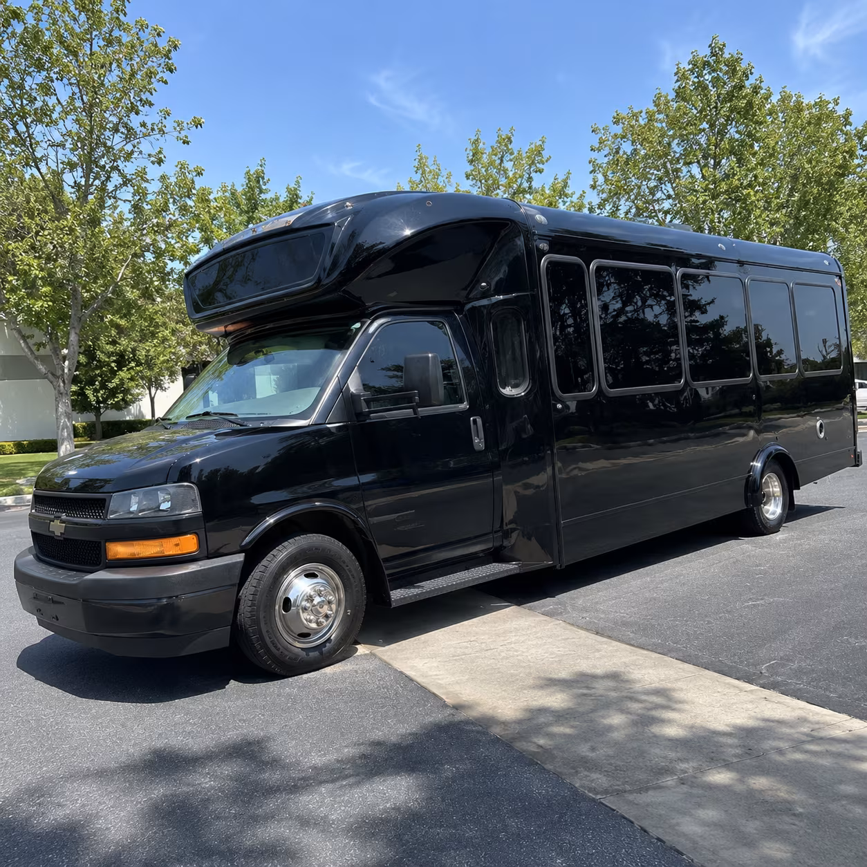 sanford 15 passenger party bus